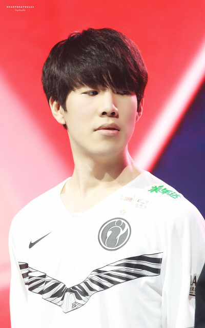 电竞比分网：王者荣耀KPL秋季赛，成都AG超玩会实力碾压 3：1 上海EDG.M